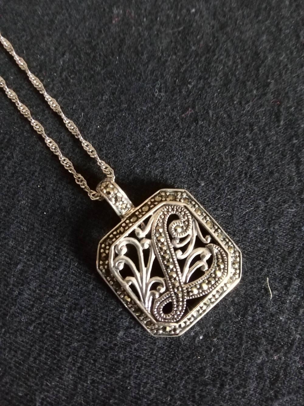 Suspicion 'L' Initial Pendant Necklace in Silver